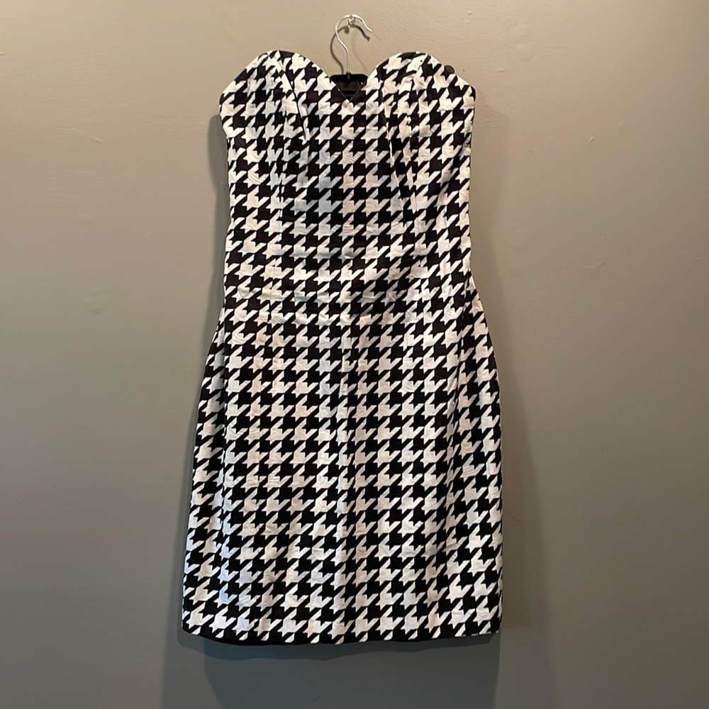 🏁Hound’s Tooth🏁 Tube dress in size 10 but fits like a 4 or 6